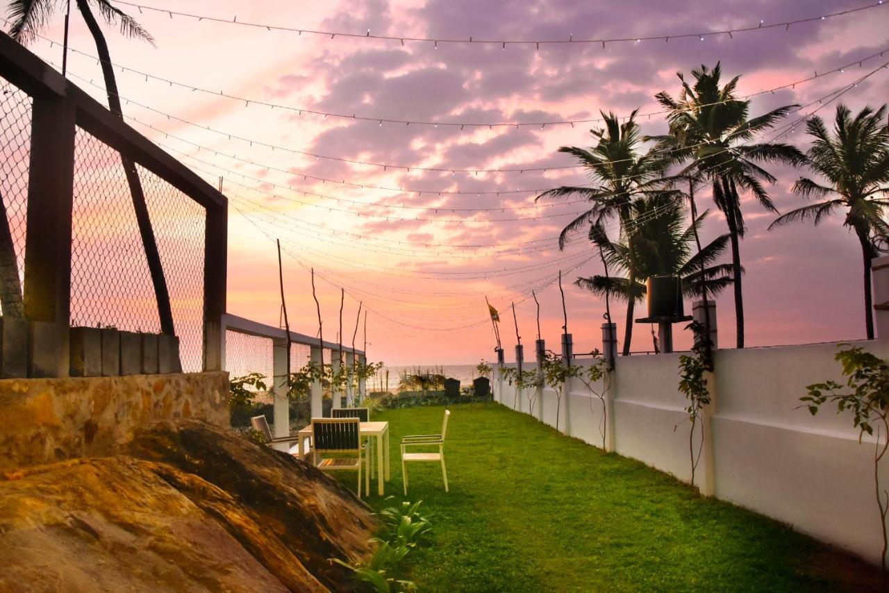 Kavin Beach Hotel Хіккадува Екстер'єр фото