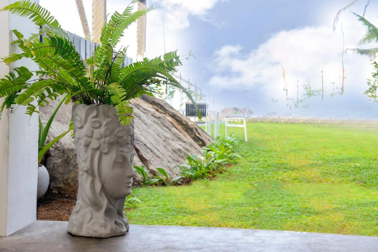 Kavin Beach Hotel Хіккадува Екстер'єр фото